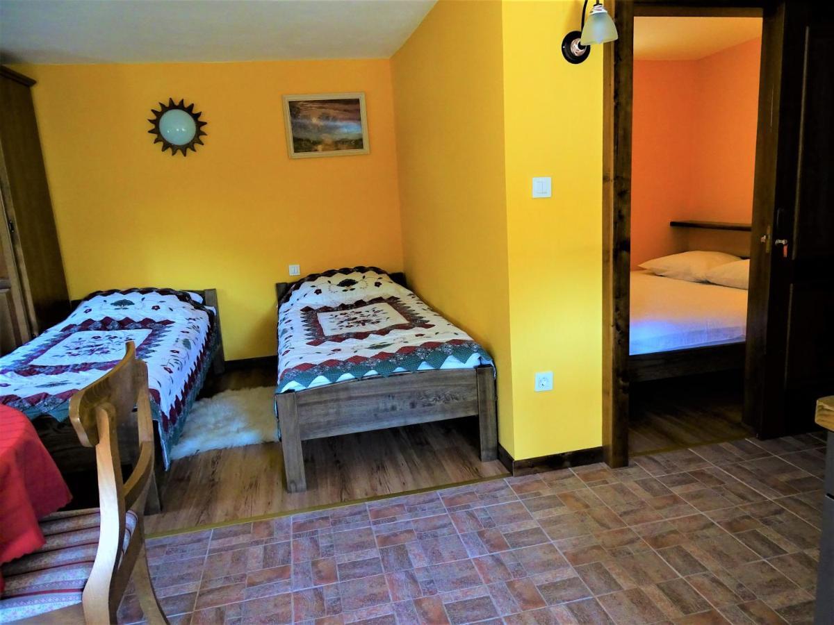 Apartmaji Pr-Gujlu Sela Nad Podmelcem 5220 Tolmin Podmelec Oda fotoğraf